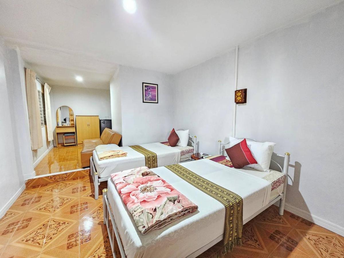 P.California Inter Hostel Nang Rong Esterno foto