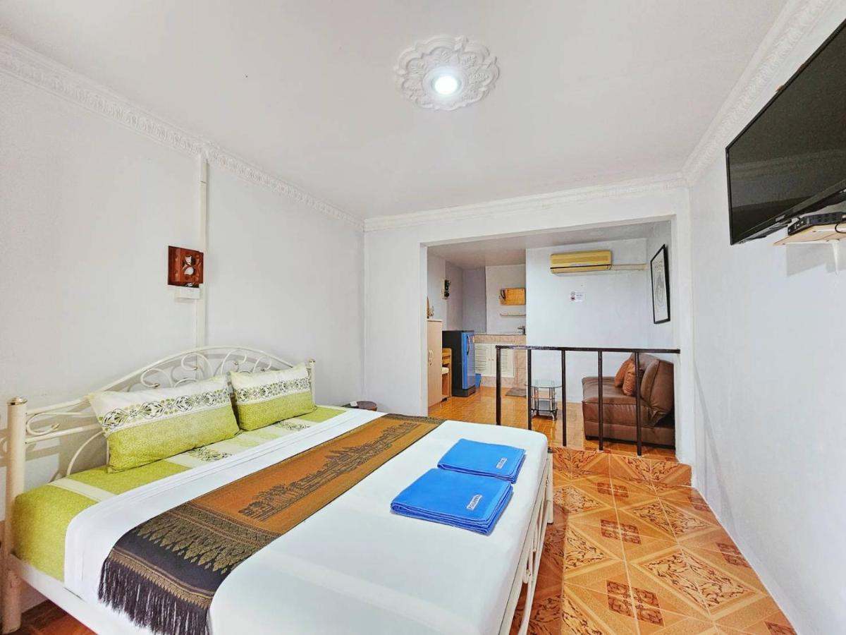 P.California Inter Hostel Nang Rong Esterno foto