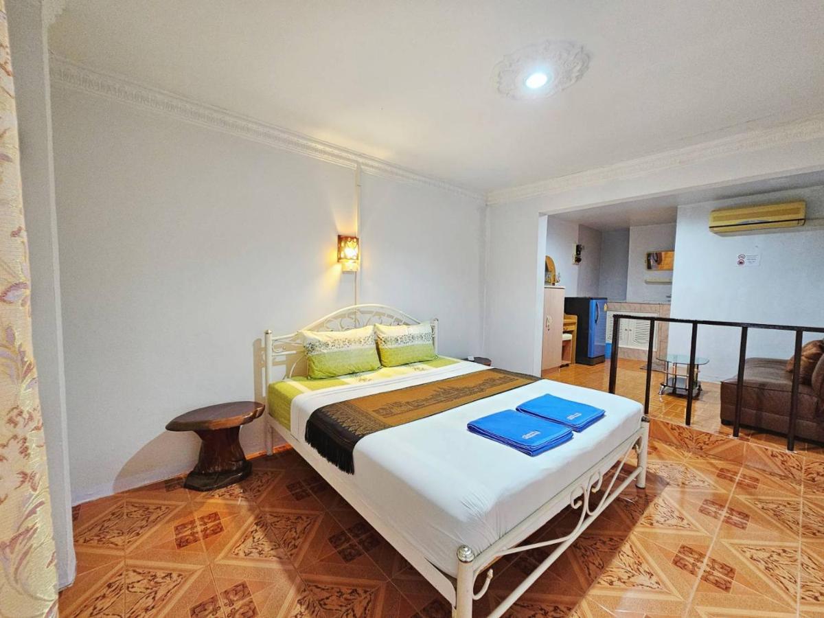 P.California Inter Hostel Nang Rong Esterno foto