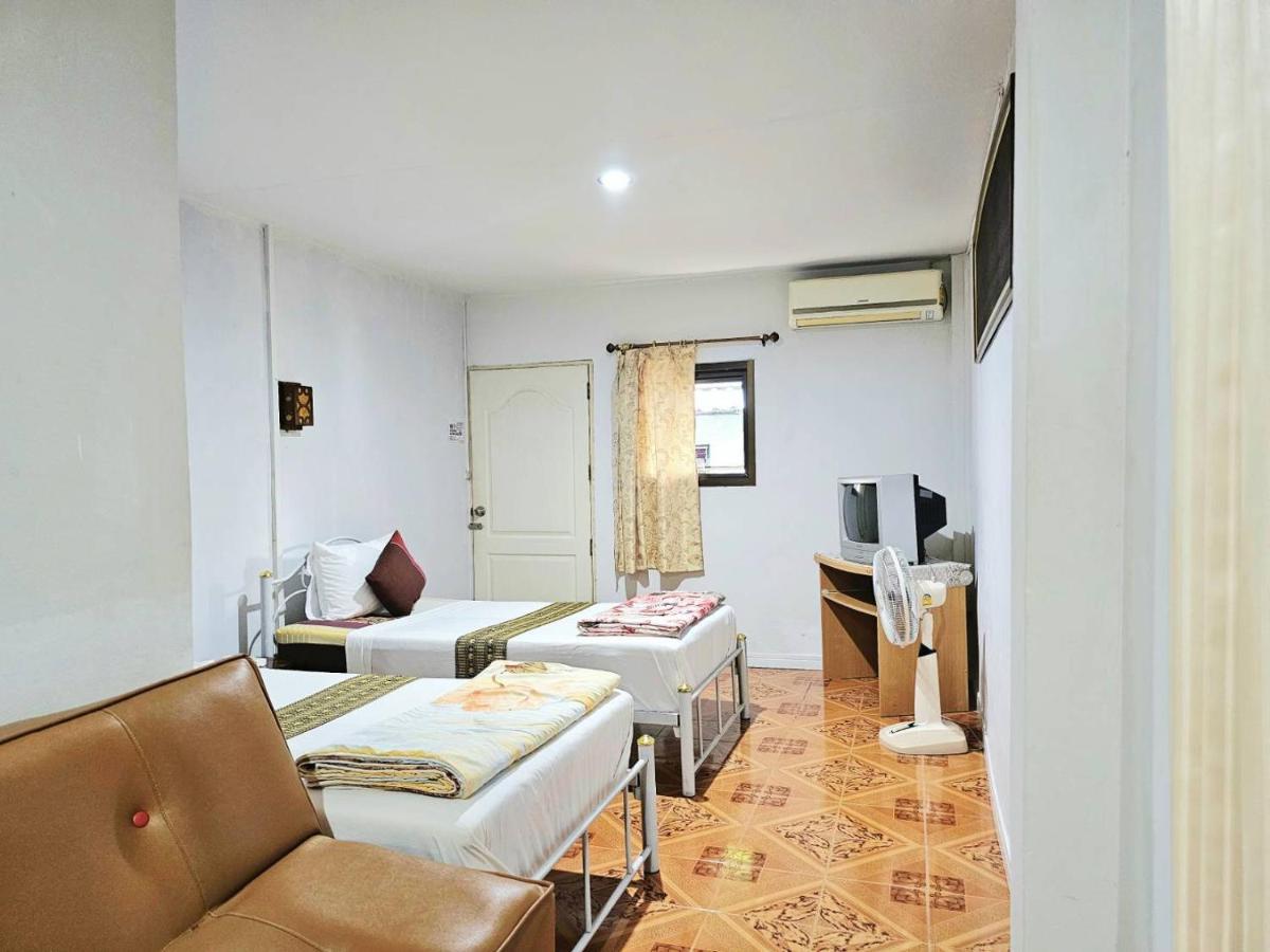 P.California Inter Hostel Nang Rong Esterno foto