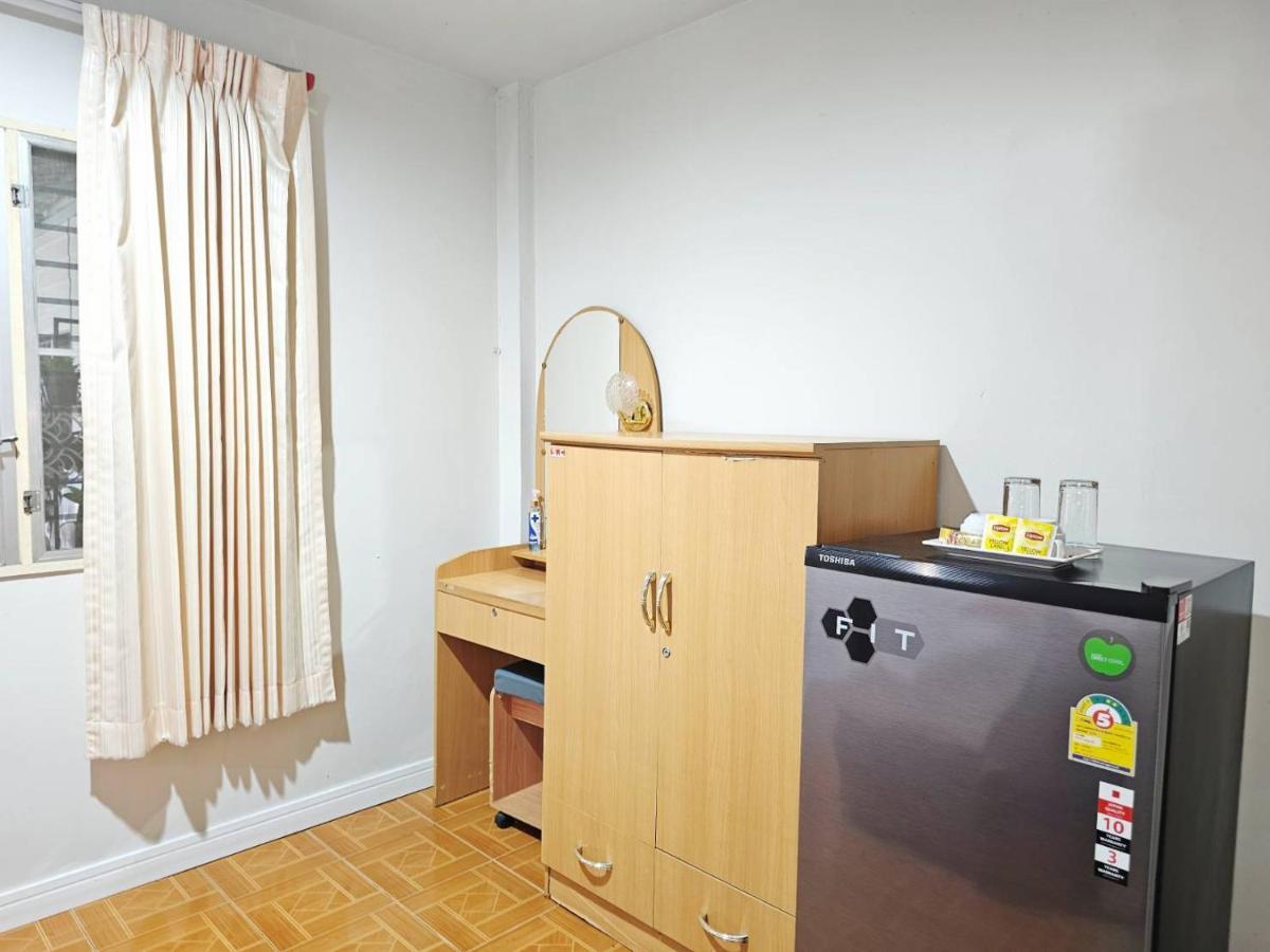 P.California Inter Hostel Nang Rong Esterno foto