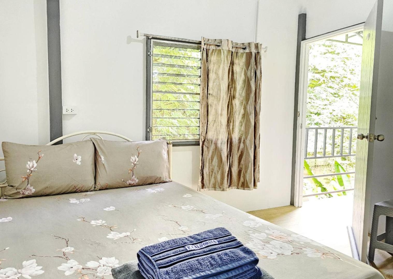 P.California Inter Hostel Nang Rong Esterno foto