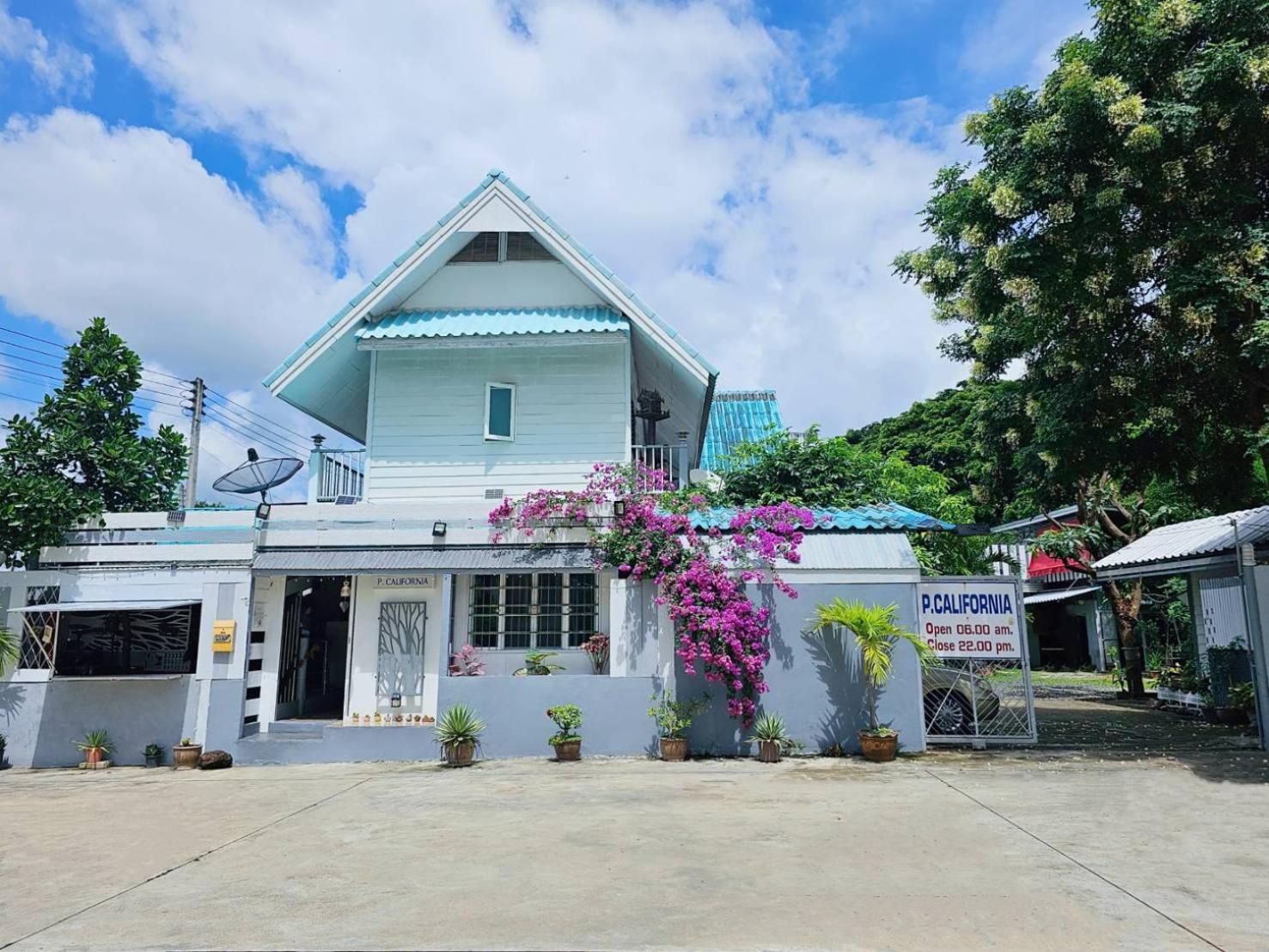 P.California Inter Hostel Nang Rong Esterno foto