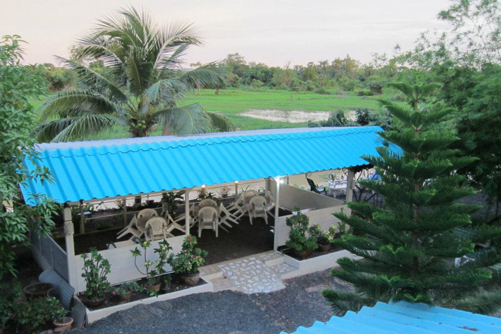 P.California Inter Hostel Nang Rong Esterno foto