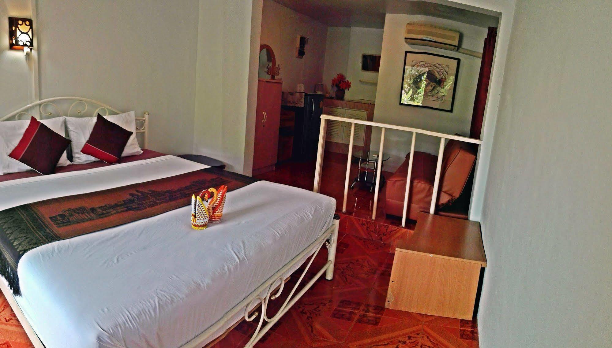 P.California Inter Hostel Nang Rong Esterno foto